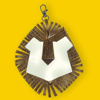 Mon charm lion en simili cuir